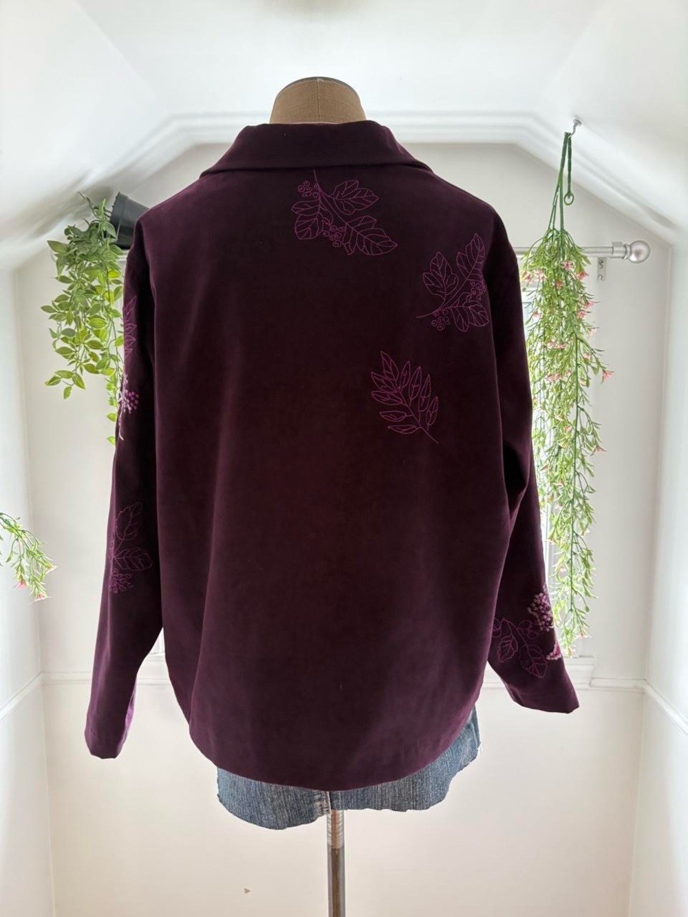 Embroidered Plum Zip-Front Women's Jacket - Picture 4 of 6